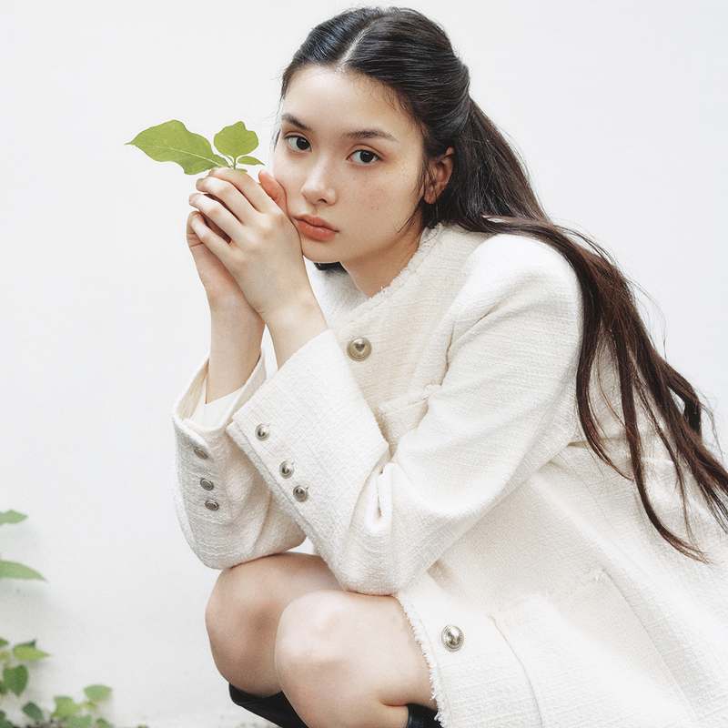 편하게 입기 좋은 미디 트위드 자켓, 로엠 제품으로 스타일 완성!