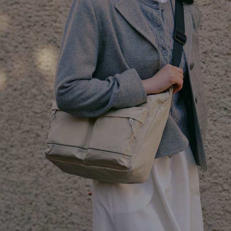 일상 속 필수 아이템! 도난 방지 크로스백으로 안전하게