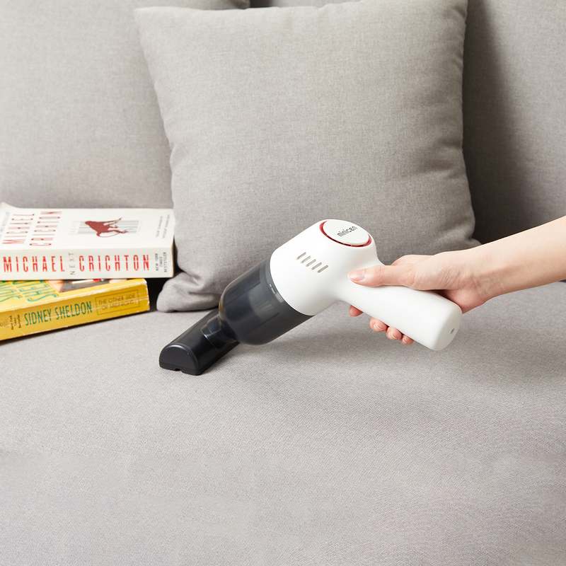 작고 가벼운 무선 청소기, 집안 곳곳을 깔끔하게 정리하는 비밀 무기!