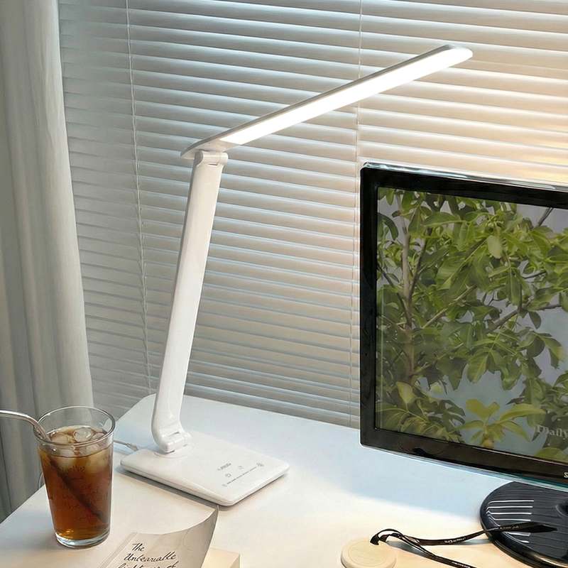 집에서도 편하게 쓰는 공부용 LED 스탠드 추천