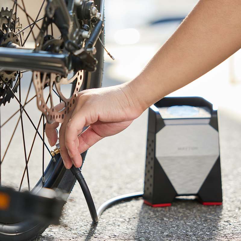 휴대하기 편한 타이어 공기압 체크 펌프로 차량 관리 쉽게 하세요!