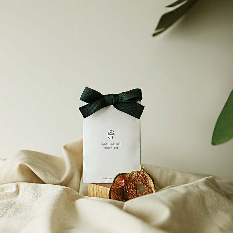 옷장에 자연스럽게 향기 더하는 천연 나무칩 방향제 추천