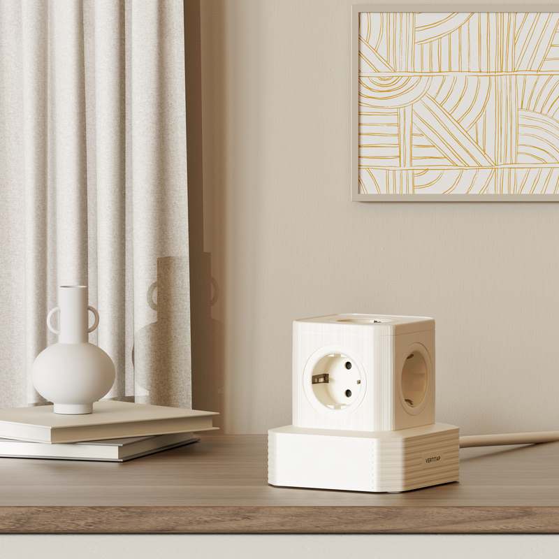 캠핑이나 여행에 딱! 대용량 멀티탭으로 편리하게 전기 사용하기