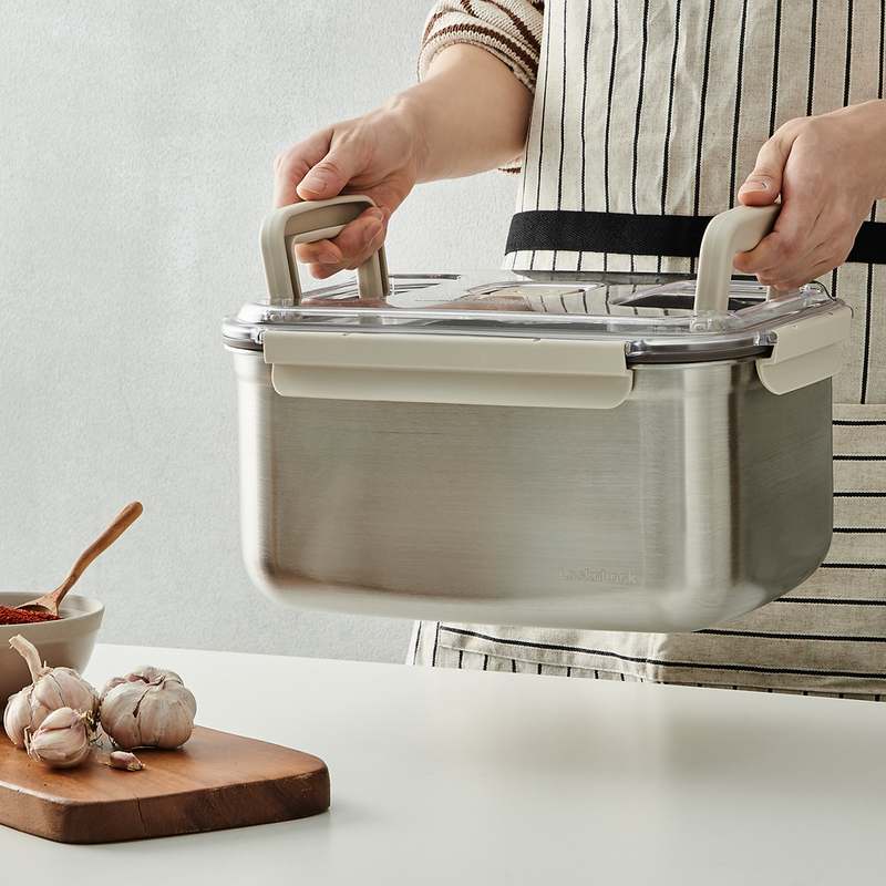 가족과 함께 쓰기 좋은 김치통, 새롭게 리뉴얼된 스텐 직사각 용기 소개