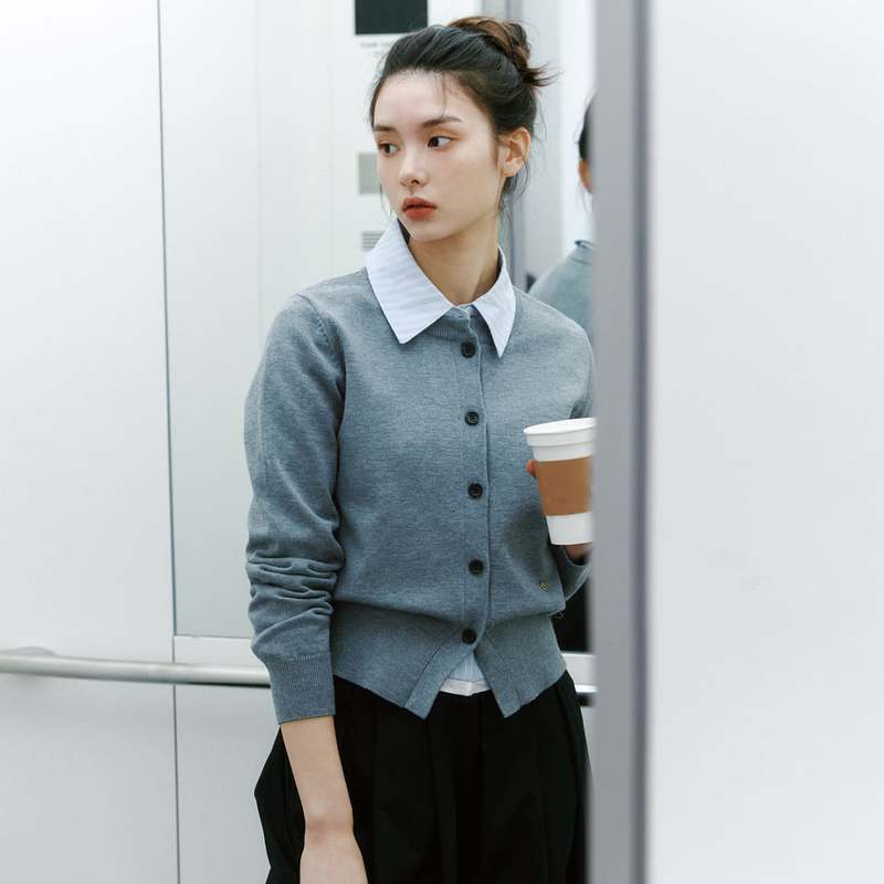 편하게 입기 좋은 라운드넥 가디건, 이번에 하나 장만해보세요!