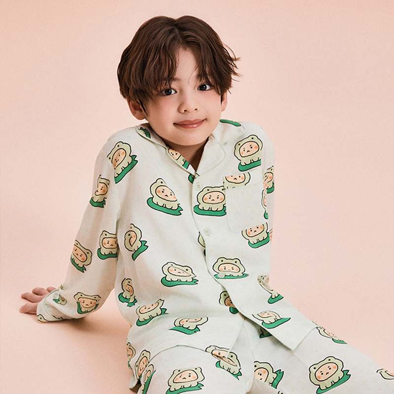 아이들이 좋아하는 콜라보 긴팔 파자마, 지금 바로 만나보세요!