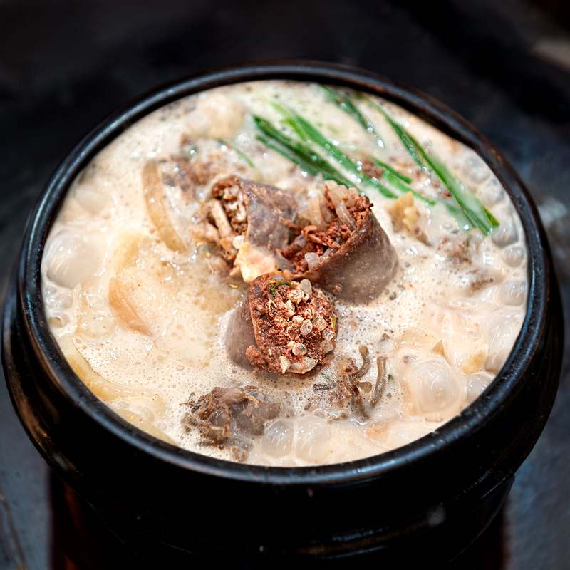 캠핑에서 딱 좋은 순대국밥, 맛과 푸짐함을 동시에 즐기세요!