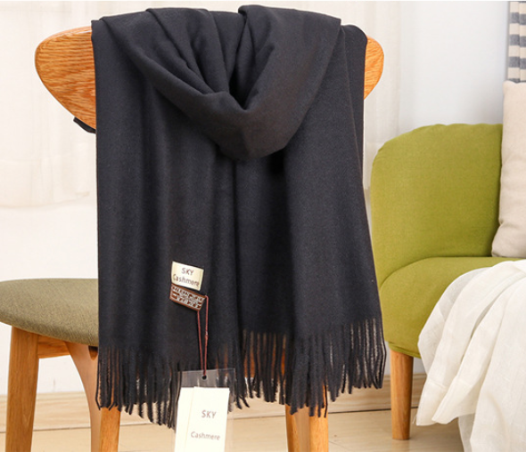 포근하고 따뜻한 캐시미어 목도리, 연인과 함께하는 겨울 스타일링 추천!