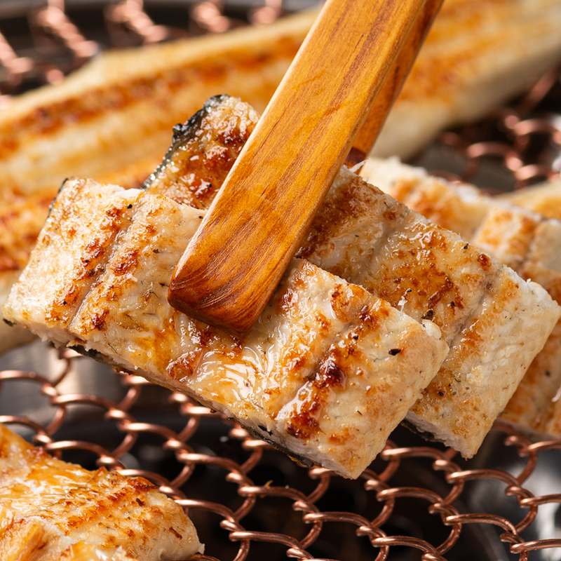 집에서 즐기는 신선한 자포니카 장어, 손질 후 700g으로 만나요!