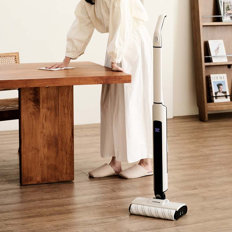 가볍고 강력한 무선 물걸레 청소기, 집안 청소가 훨씬 쉬워져요!