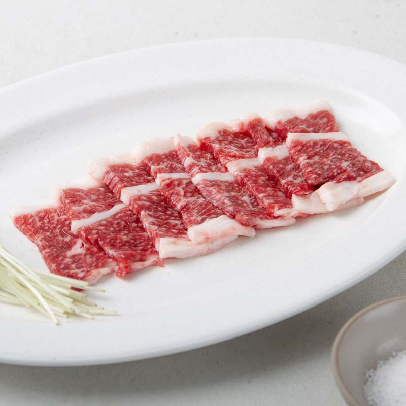 집에서 즐기는 신선한 한우 육회와 육사시미, 차돌박이까지 한 번에!