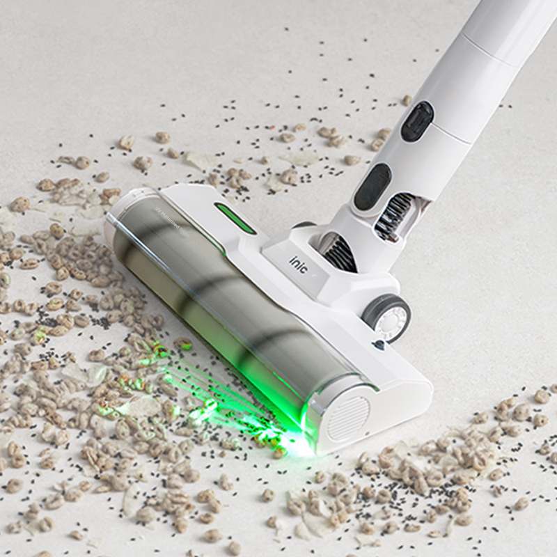 가볍고 강력한 무선청소기, 아이닉 i50 아이타워로 집안 청소 끝내기!