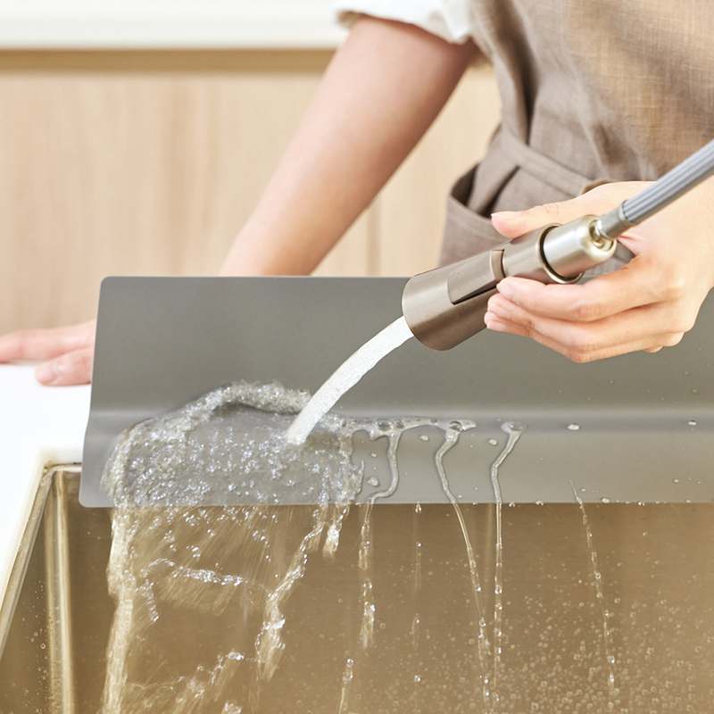 쉽고 편하게 싱크대 물막이 처마를 교체하는 방법