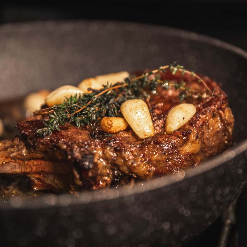 캠핑에서 즐기는 진짜 맛! 토마호크 스테이크로 특별한 바베큐 경험하기