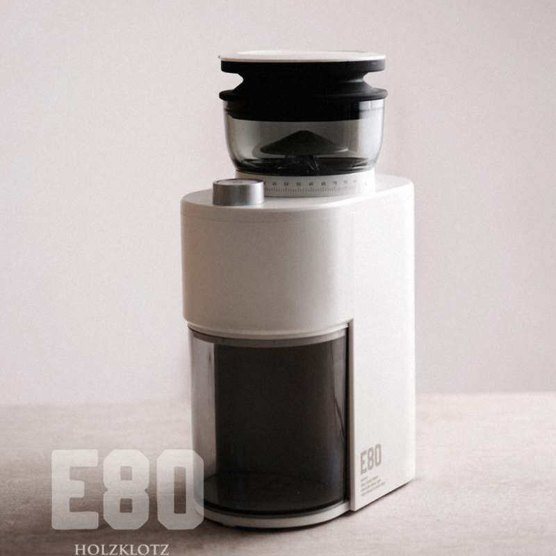 집에서도 쉽게 사용하는 전동 커피 그라인더, E80으로 원두 분쇄를 간편하게!