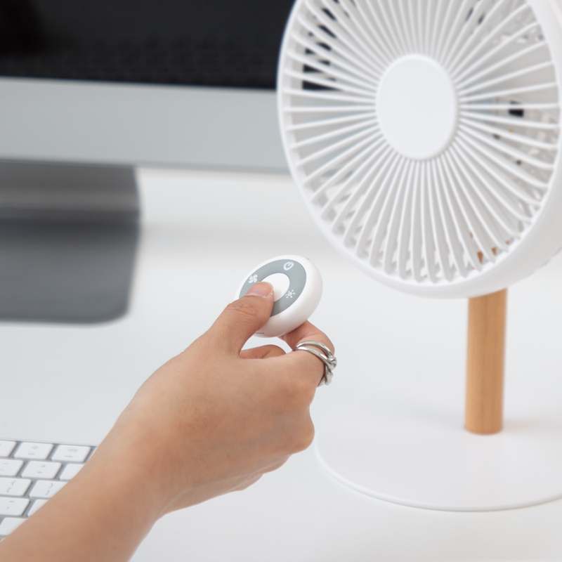책상 위에 놓기 딱 좋은 무선 선풍기, 조용하고 실용적이에요!