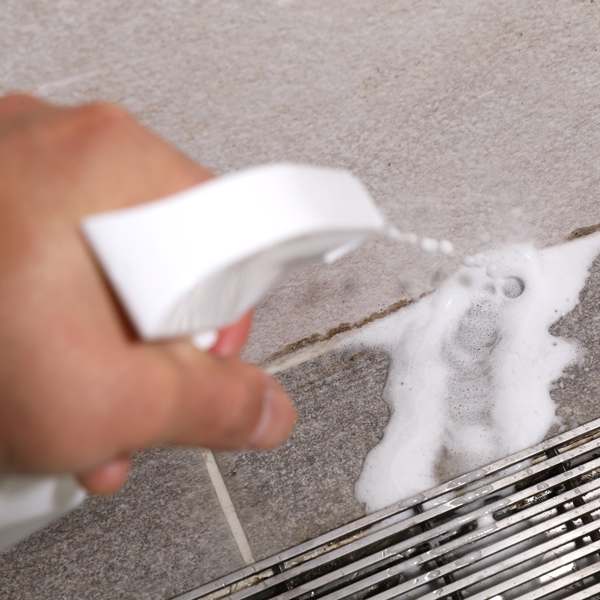 집안 곳곳 곰팡이 걱정 끝! 간편하게 사용하는 곰팡이 제거 세제 추천