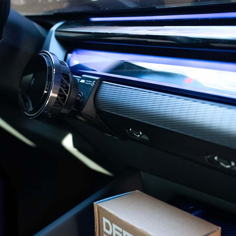 차량 내 스마트폰 거치, 딥마운트로 쉽게 해결하세요!