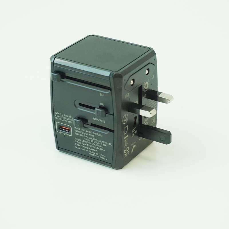 여행 갈 때 꼭 챙기고 싶은 멀티 어댑터, 간편하게 해외에서도 충전하세요!