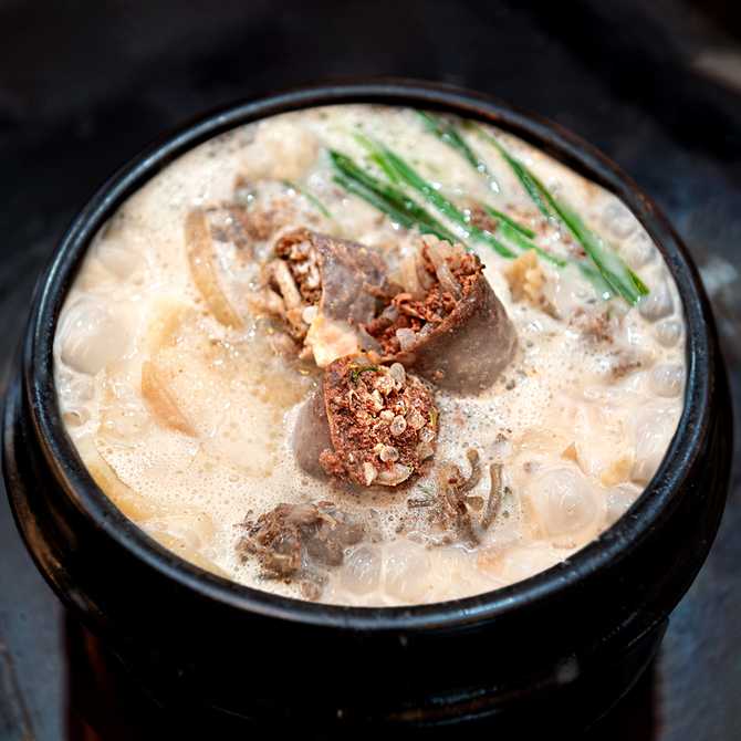 캠핑이나 집밥으로 딱인 순대국, 가격도 착한 돼지고기 포함