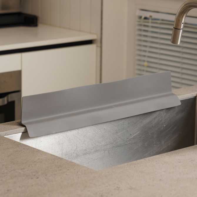 쉽고 깔끔하게 싱크대 물막이 처마를 설치하는 방법