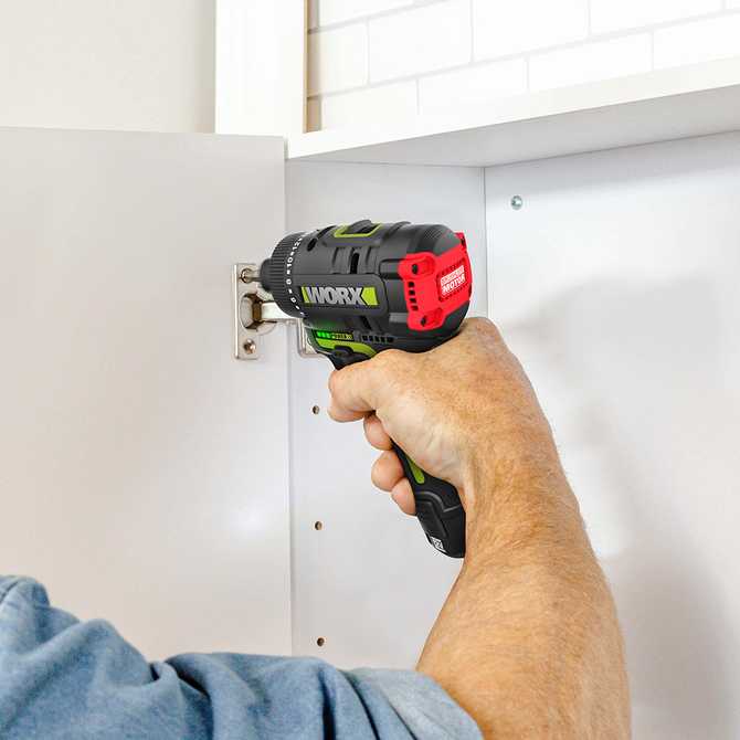 가정이나 작업장에서 유용한 충전 드릴, 12V 배터리로 간편하게 사용하세요