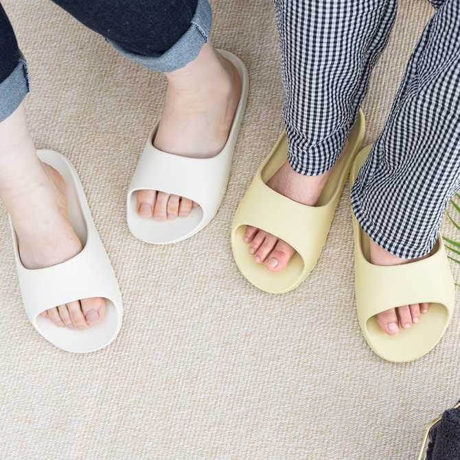 문에 걸리지 않는 욕실화, 퓨어 발등 낮은 욕실 슬리퍼로 편하게 신어요