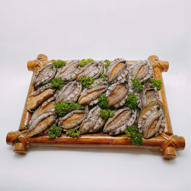 명절 선물로 딱 좋은 신선한 전복 세트, 손질도구까지 함께!