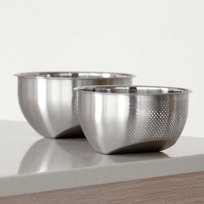 쉽고 깔끔하게 쌀과 채소를 세척하는 데 딱인 스테인리스 볼