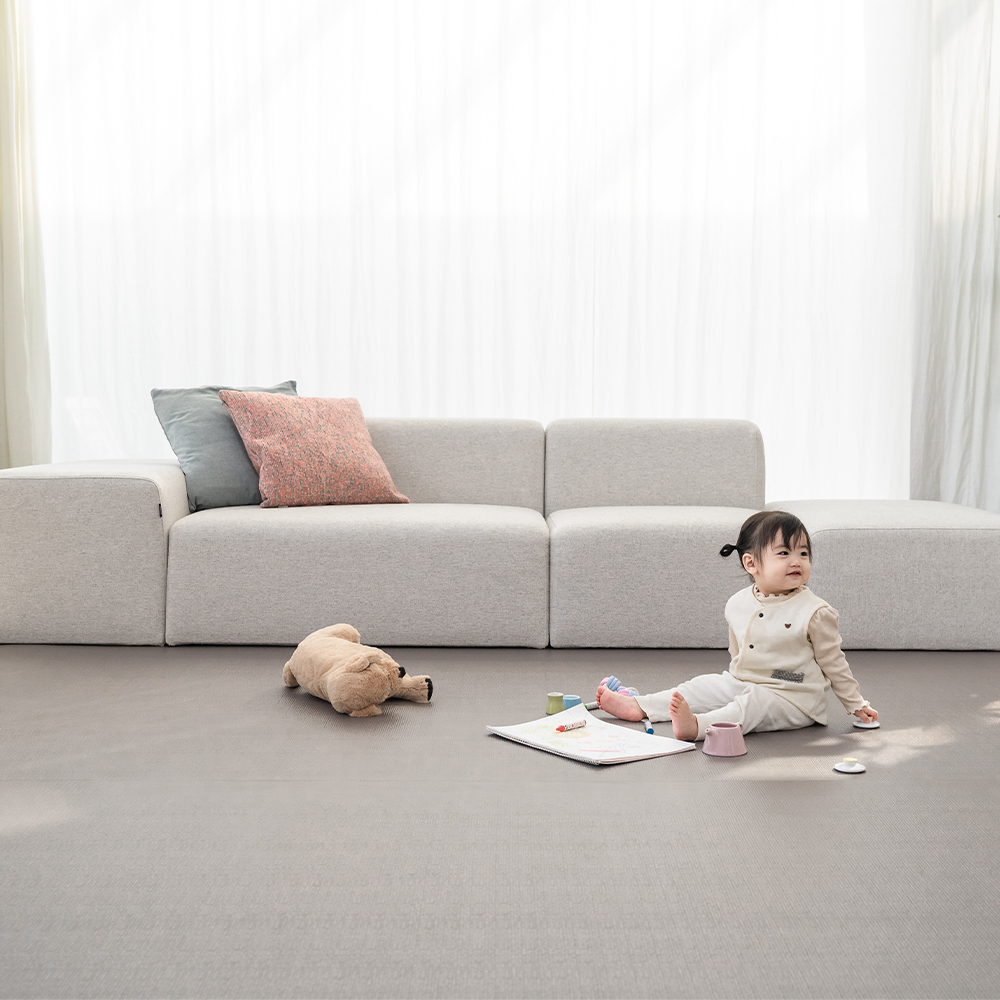 집안에서 아이와 함께 안전하게 놀 수 있는 두께감 좋은 롤매트 추천