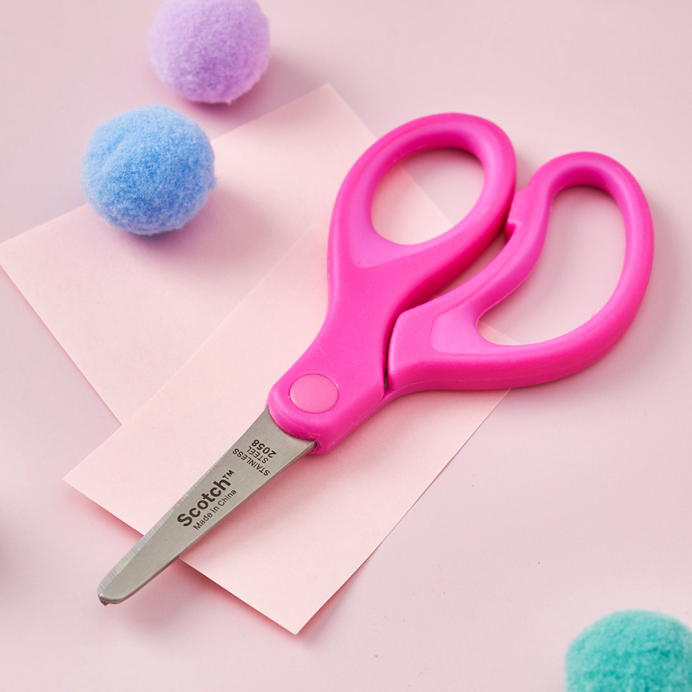 아이들이 안전하게 사용할 수 있는 양손가위, 어떤 점이 좋을까?