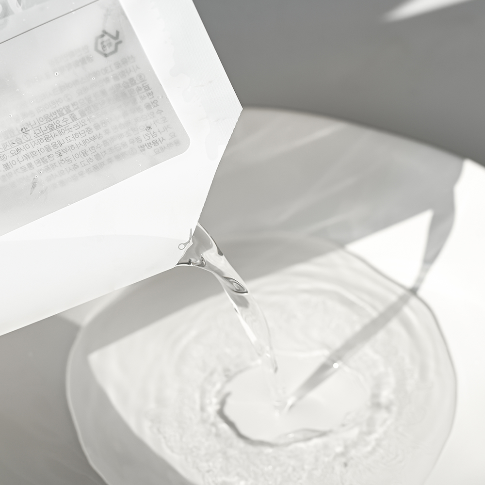 옷장 속 습기 걱정 끝! 간편하게 사용하는 옷걸이형 제습제 추천