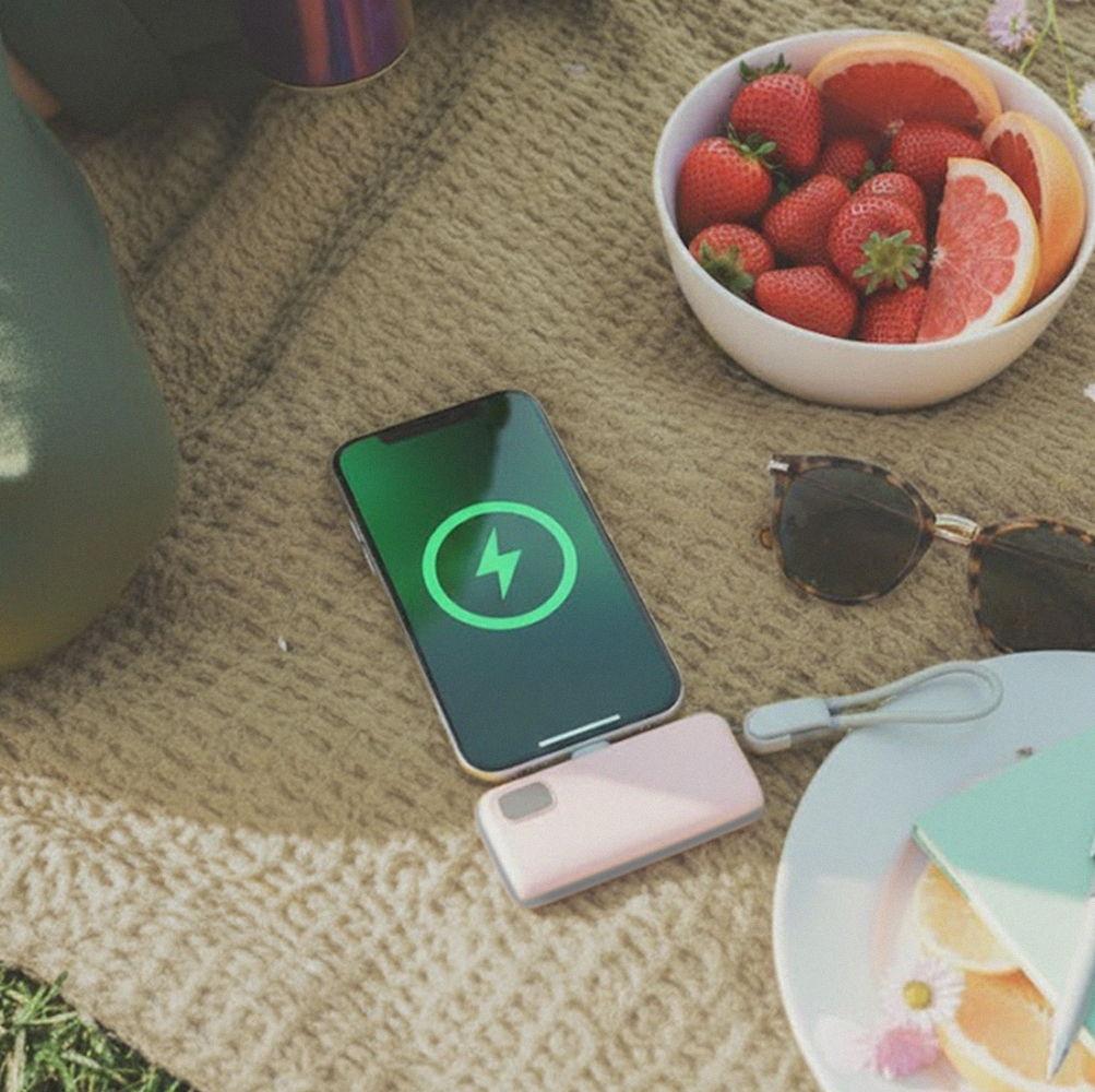 작고 가벼운 보조배터리로 언제 어디서든 충전하세요!