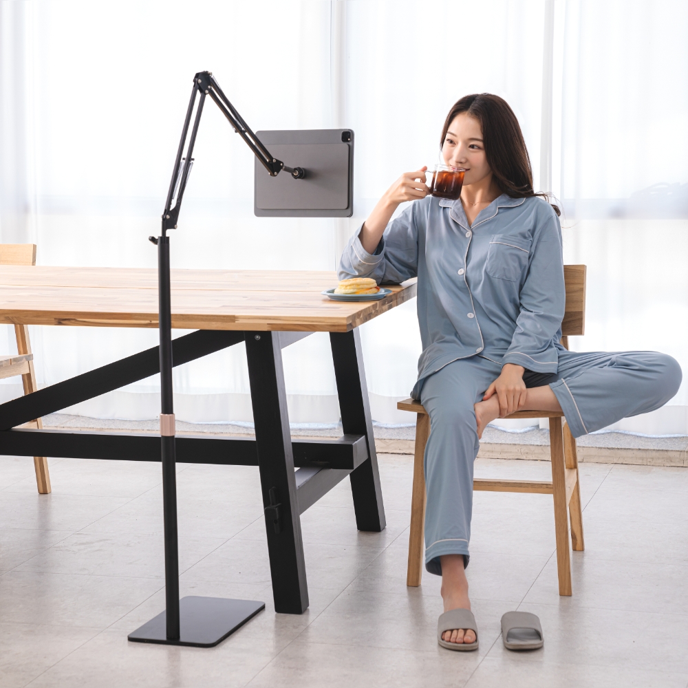 침대에서도 편하게 사용하는 아이패드 거치대, 니케 Magcomfort 추천해요!