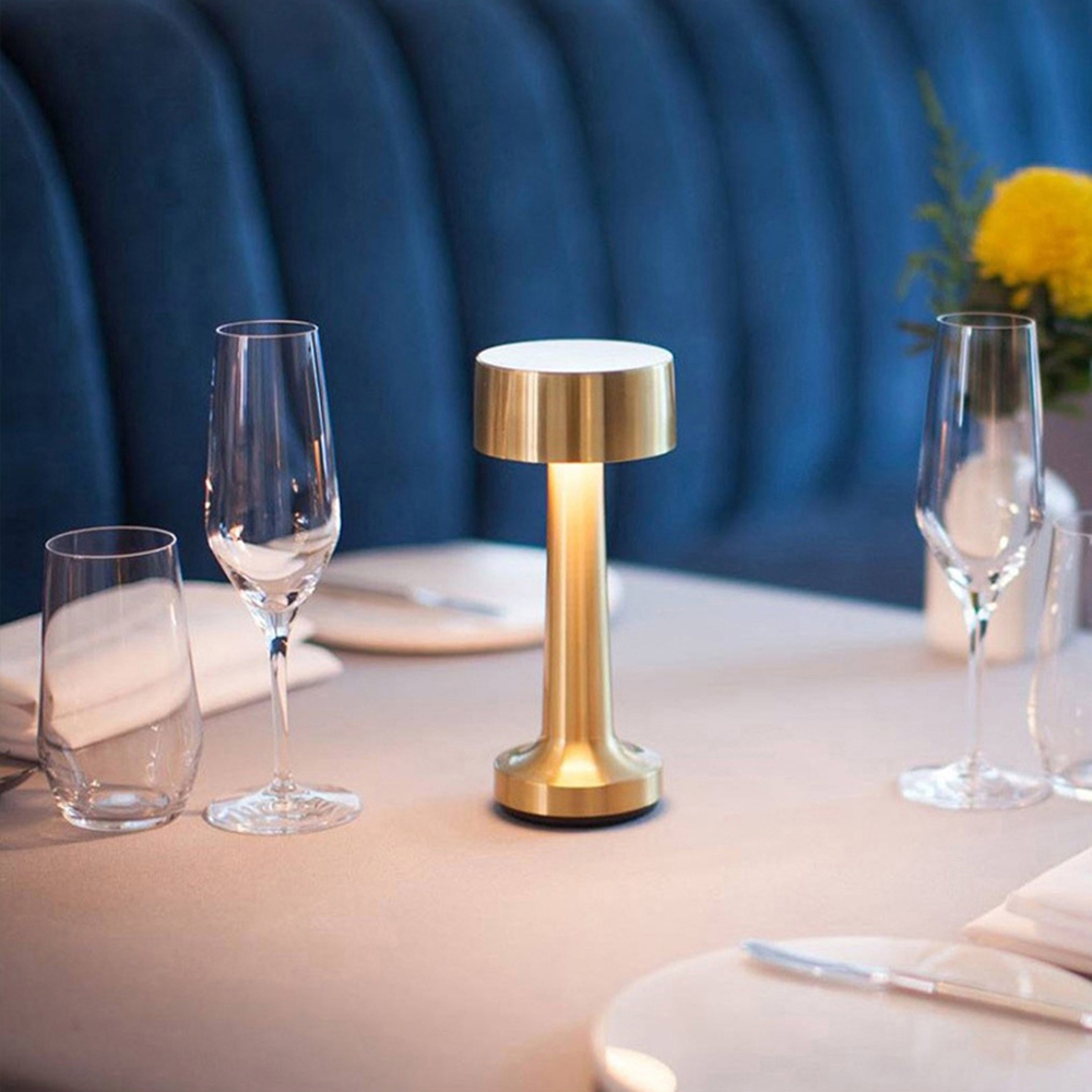 침실 분위기를 한층 더 아늑하게 만들어주는 무선 스탠드 조명 추천