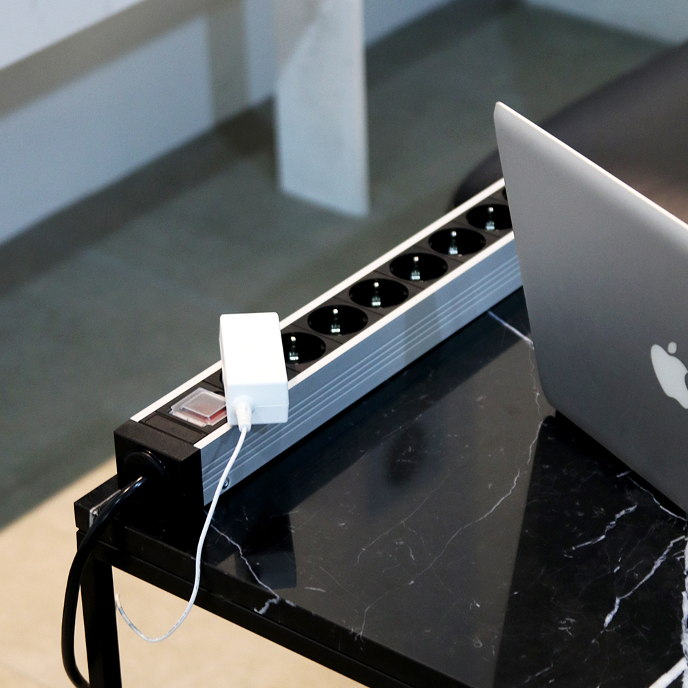 집에서도 안전하게 사용하는 알루미늄 서버용 멀티콘센트 추천