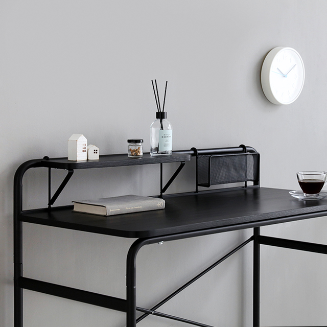 집에서 편하게 사용할 수 있는 깔끔한 검은색 책상 추천