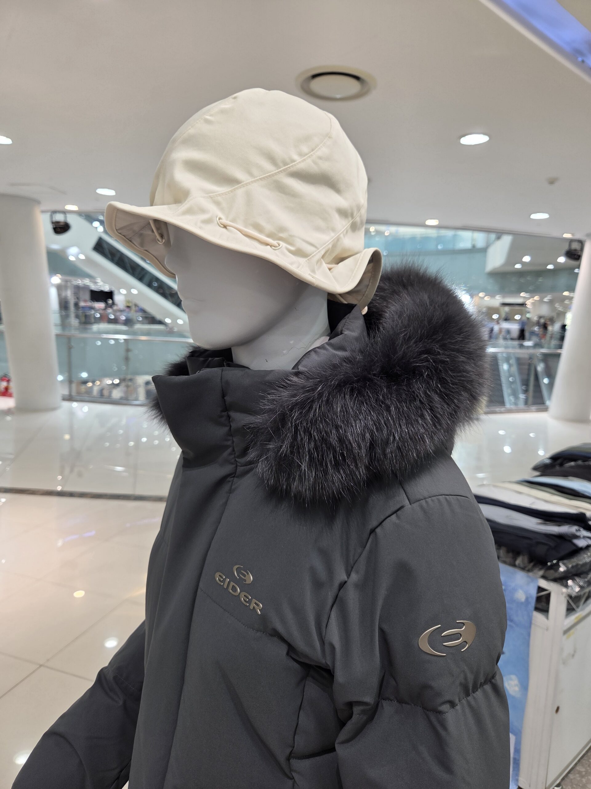 따뜻하고 스타일리시하게! 여성 겨울 방풍 롱 다운 자켓 추천