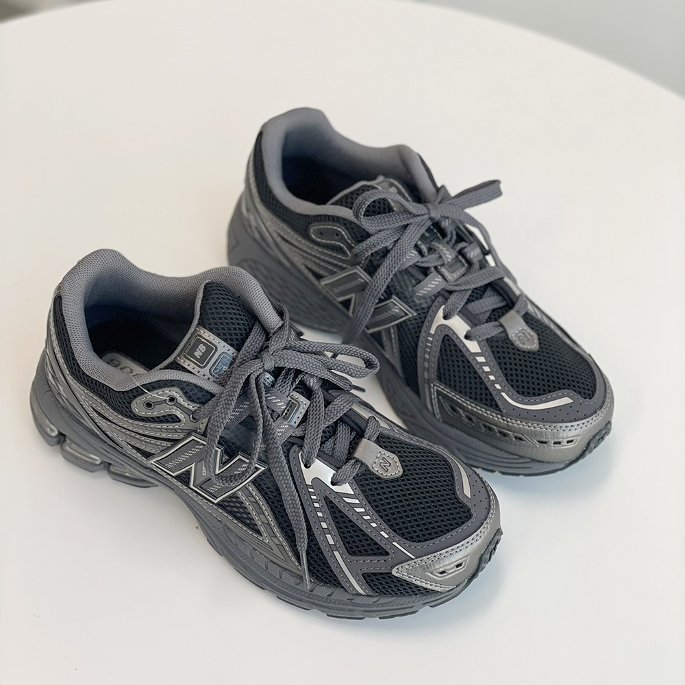 편하게 신을 수 있는 여성용 키높이 운동화, 뉴발란스 1906 팬텀 블랙 추천해요!