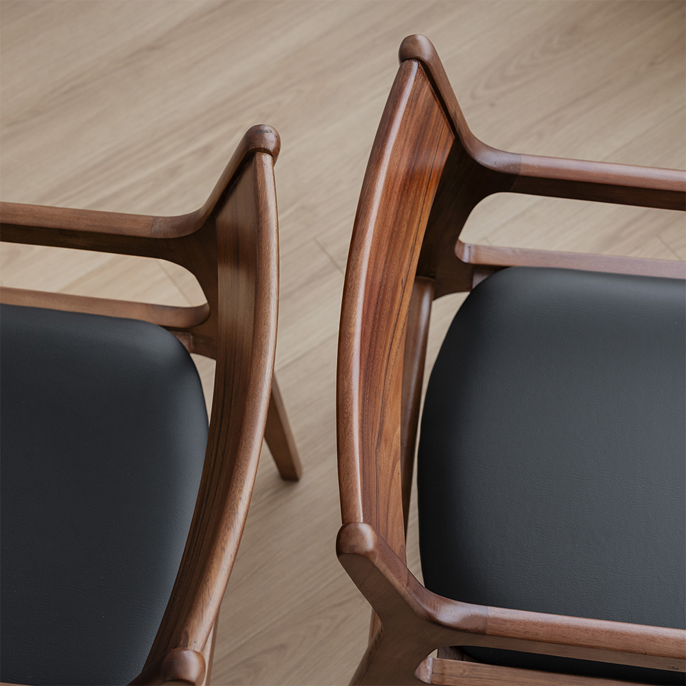 집에서도 편하게 쓸 수 있는 깔끔한 원목 식탁 의자 추천