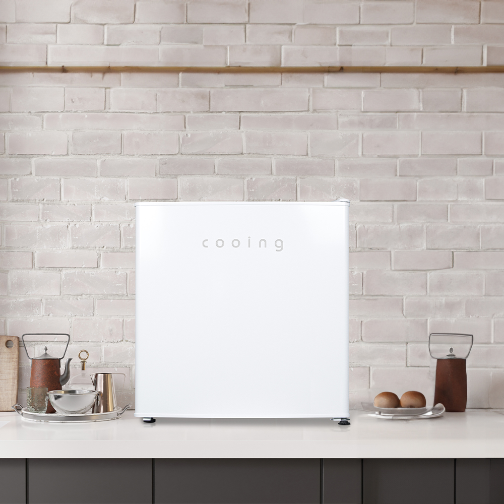 작은 공간도 멋지게! 슬림한 미니냉장고로 실속 있게 꾸미기