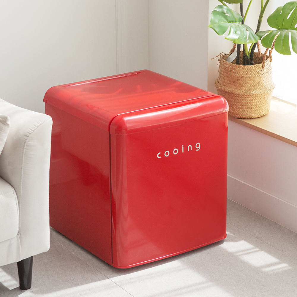 작고 귀여운 레트로 냉장고로 공간을 더 깔끔하게 꾸며보세요!