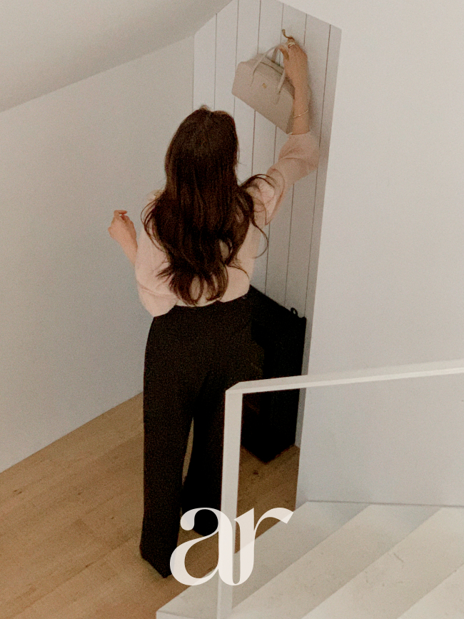 편하게 입기 좋은 리본 타이 소매 블라우스, 어떤 느낌일까?