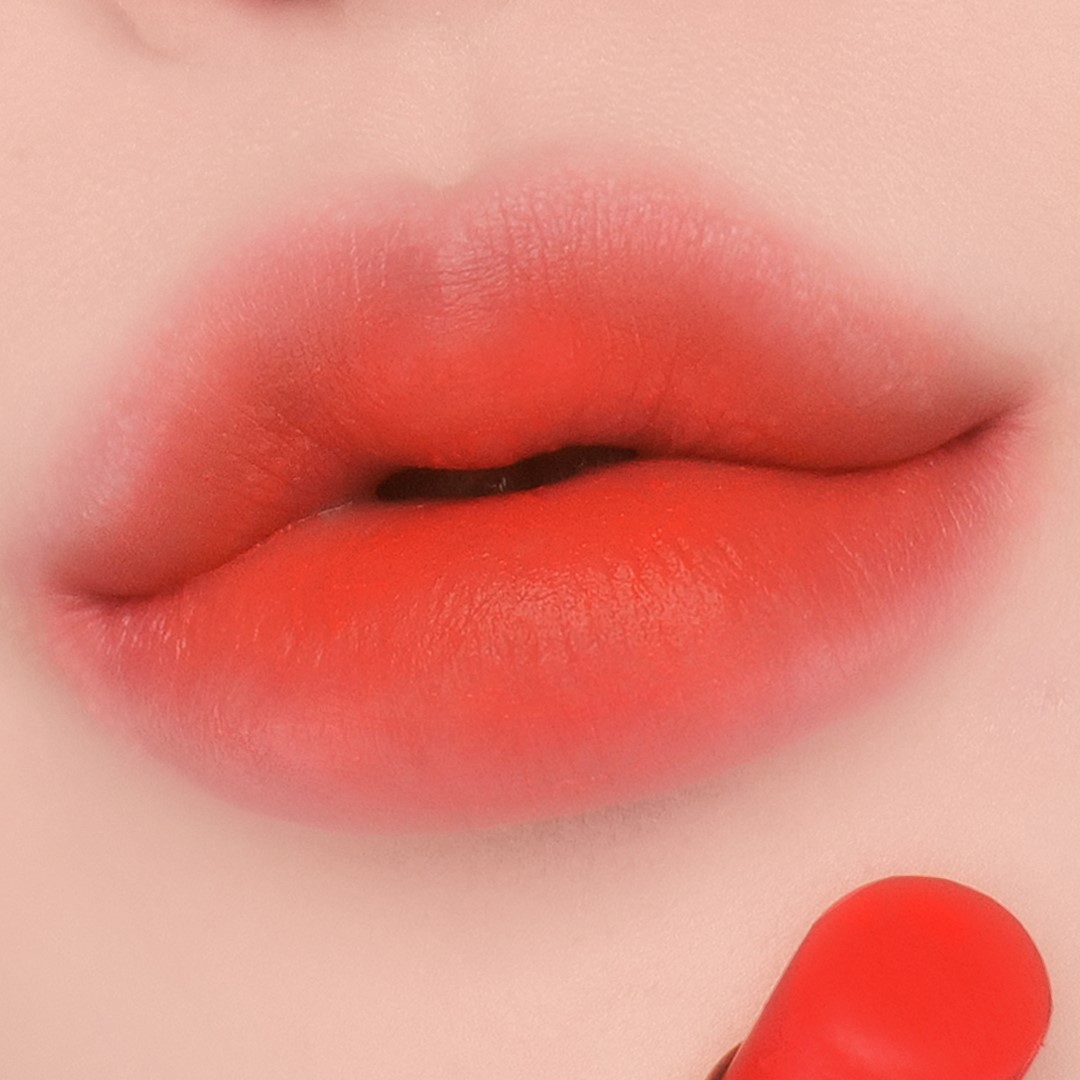 가볍고 촉촉한 립밤, 8가지 컬러로 즐기기