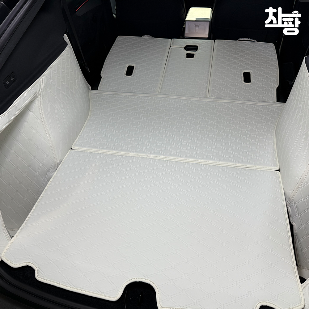 테슬라 모델Y에 딱 맞는 SUV 트렁크 매트, 차박도 걱정 없어요!