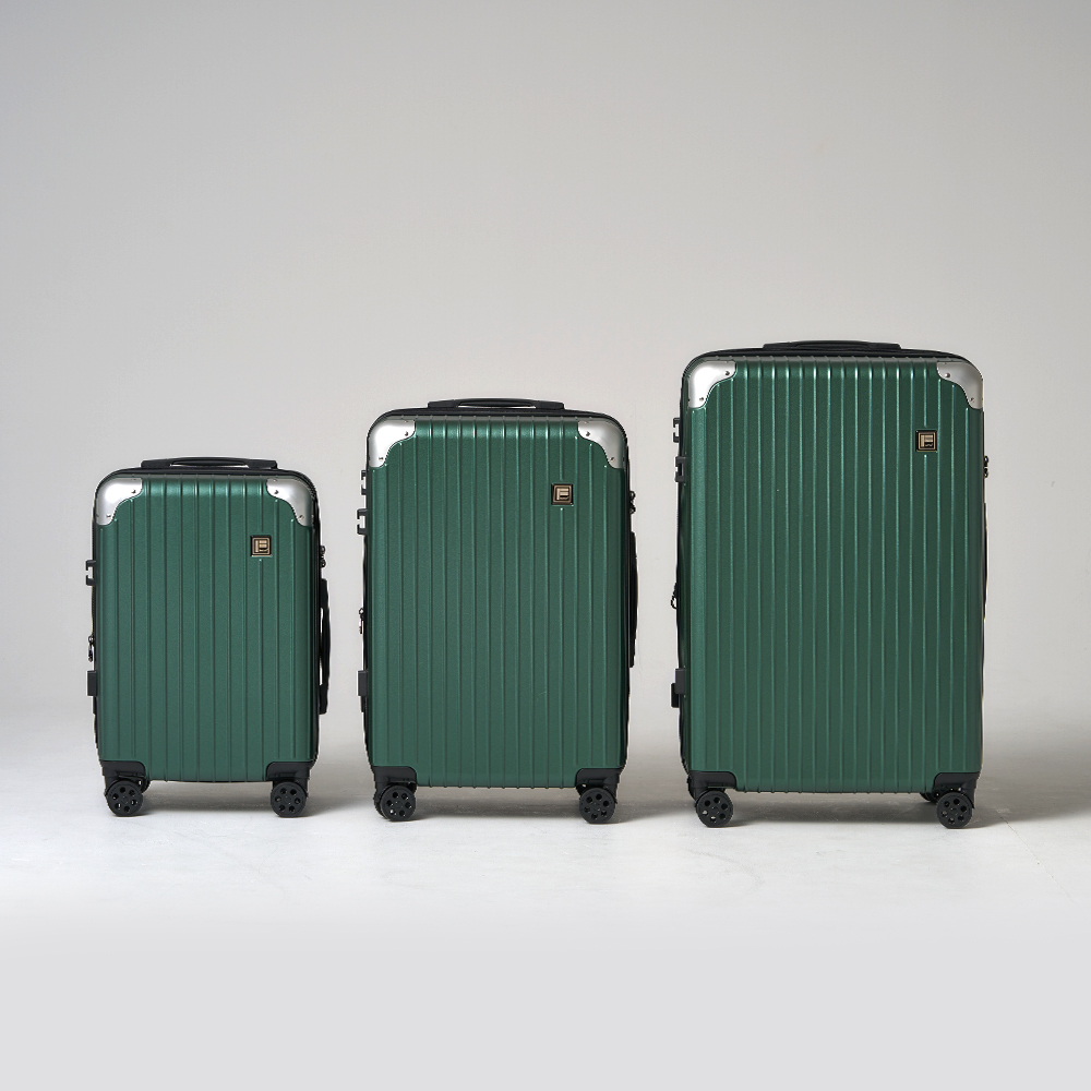 가볍고 넉넉한 여행용 캐리어, 68cm 크기로 편리하게 여행 떠나보세요!