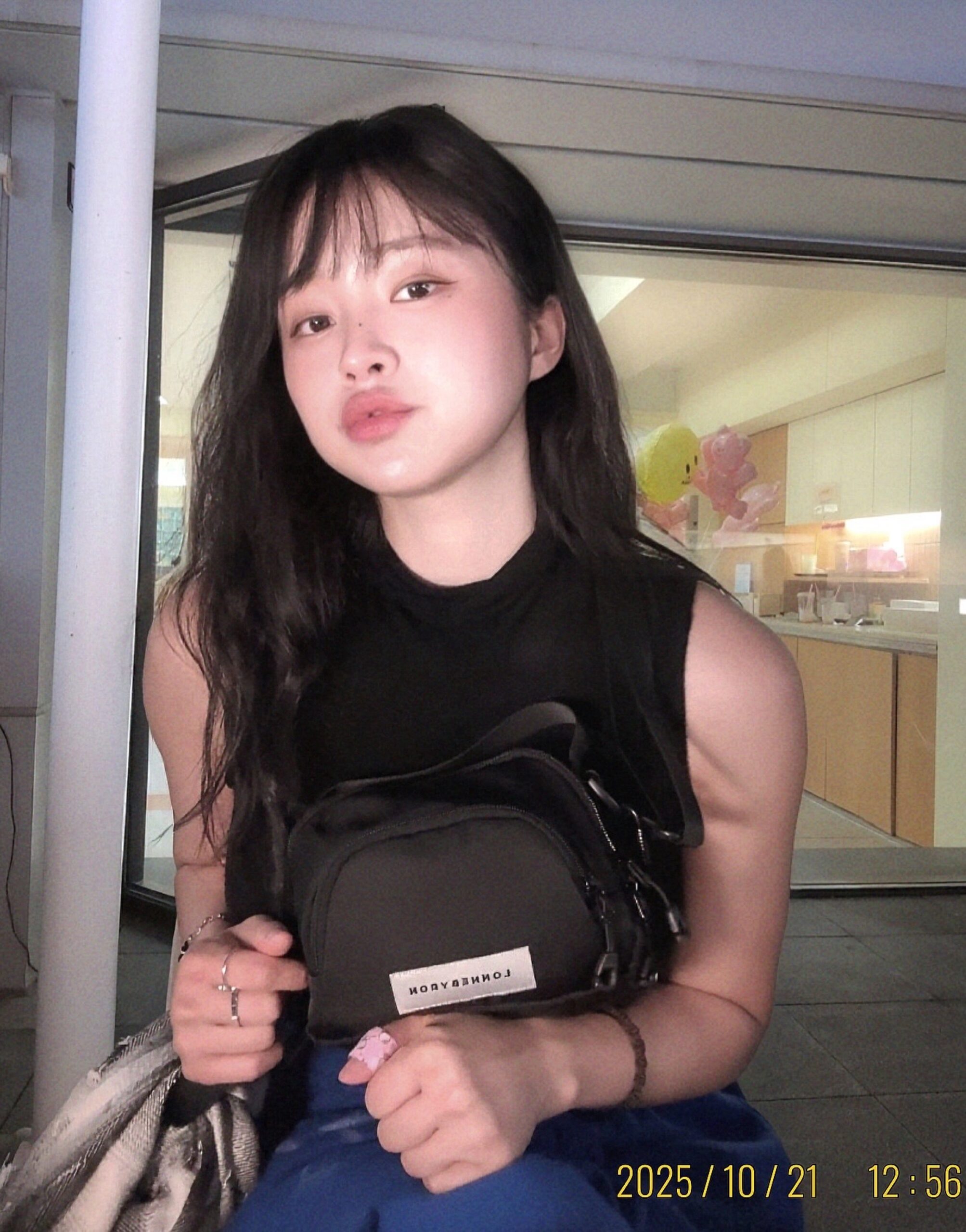 여행 갈 때 꼭 챙기고 싶은 가볍고 실용적인 크로스백 추천