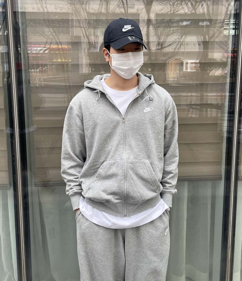 편하게 입기 좋은 나이키 후드 집업과 티셔츠 추천