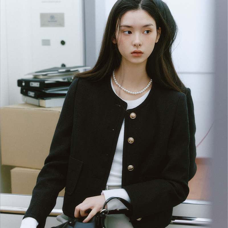 편하게 입기 좋은 로엠 라운드 트위드 자켓, 지금 바로 만나보세요!