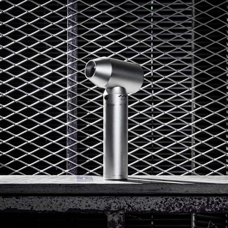 가볍고 강력한 무선 에어건으로 쉽고 빠른 세차와 캠핑 준비!